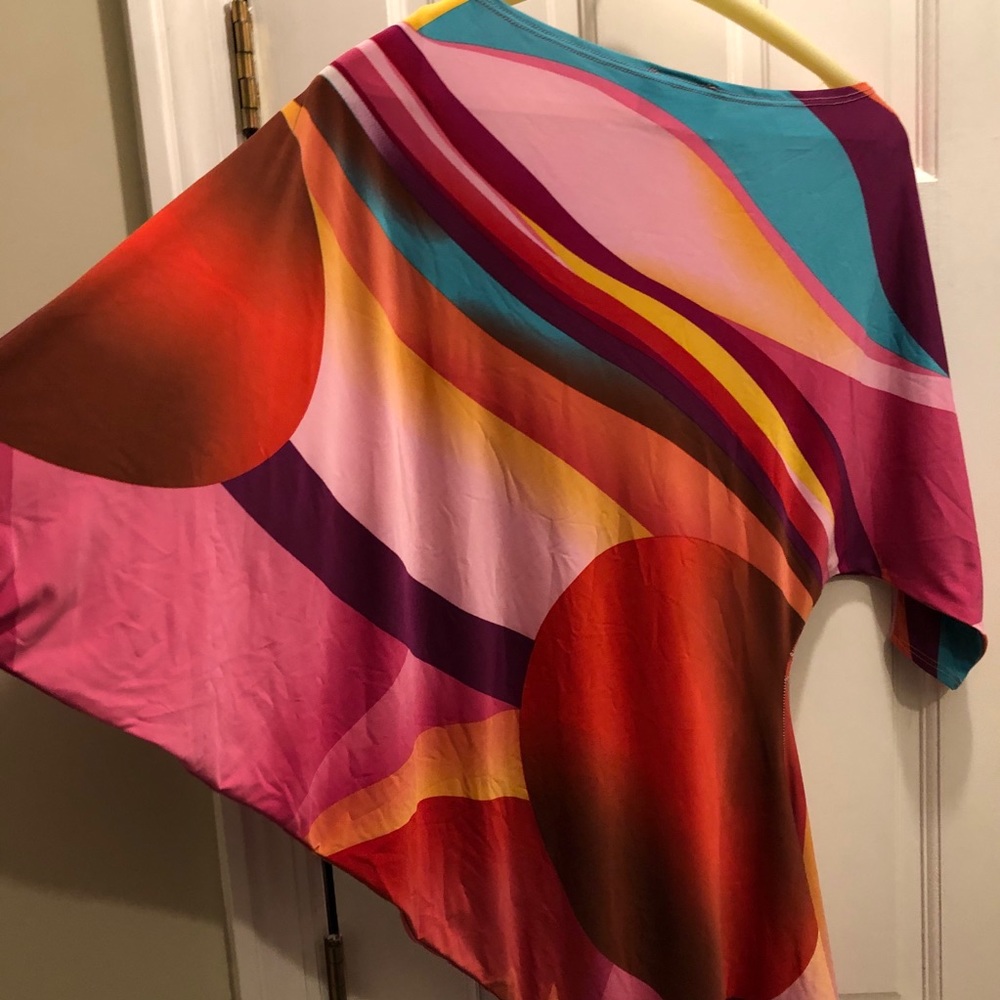 Freshine Abstract Tunic - Picture 10 of 11